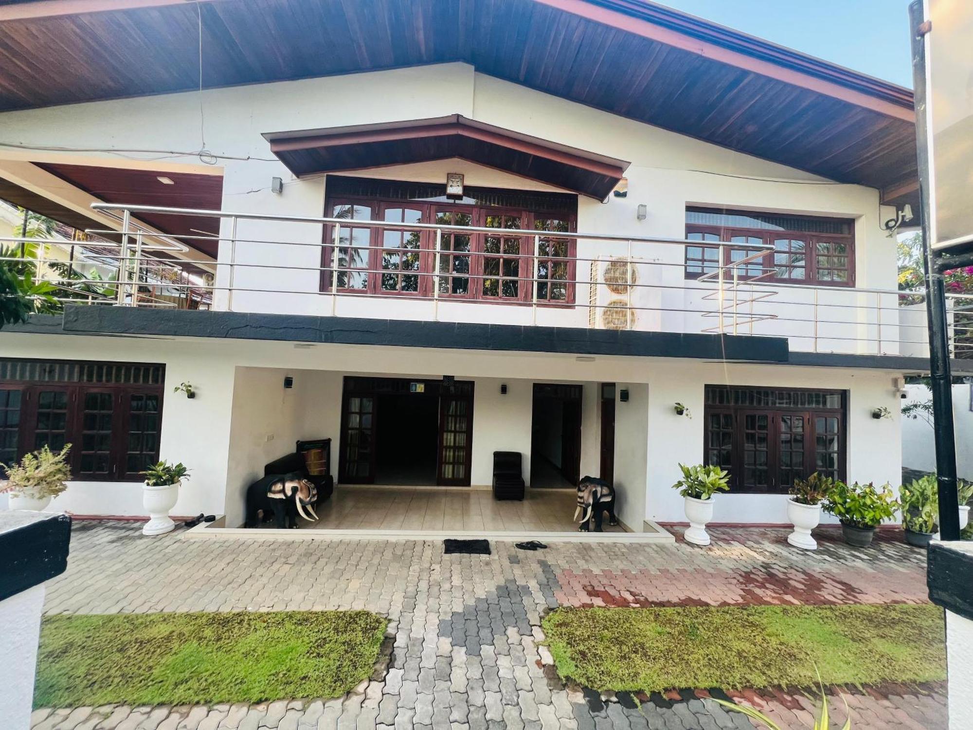 Ocean Beauty Guest House Негомбо Экстерьер фото